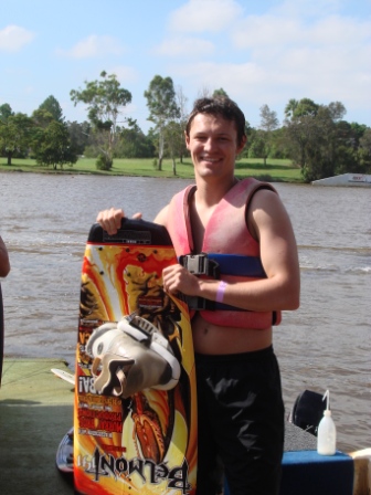 Eddy mit Wakeboard